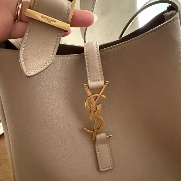 Yves Saint Laurent le 5 a 7 small hobo - Picture 3 of 11